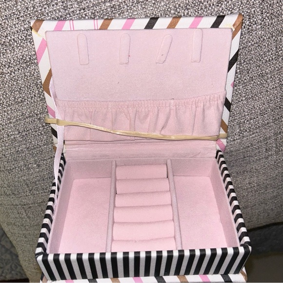 Boutique Stripped Jewelry Box - New w/ Tags - Picture 11 of 14
